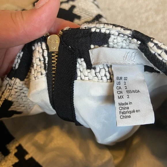 H&M textured skirt - Picture 2 of 3